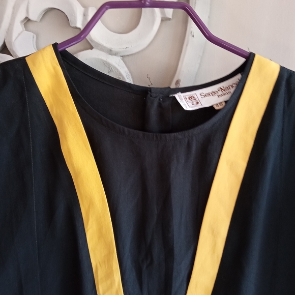 Vintage Geometric Flowy Top - Picture 15 of 16